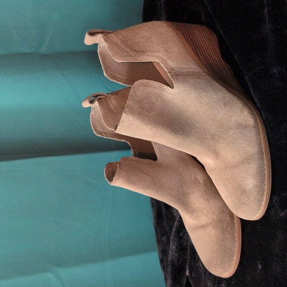 Toms Kallie Wedge Boot. 11. EUC - Picture 3 of 11